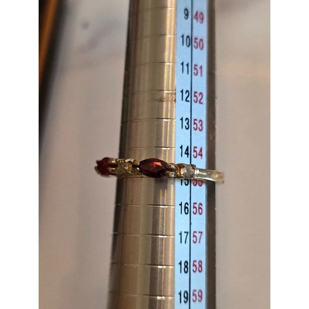 Vintage Red & Clear Rhinestone Ring Size‎ 7 Gold Tone Prong Set Stacking Band